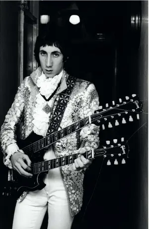  ??  ?? Backstage at London’s Saville Theatre with his Gibson EDS-1275 double-neck guitar, October 22, 1967