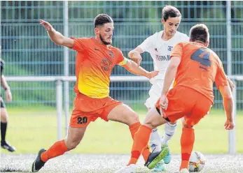  ?? FOTO: VOLKER STROHMAIER ?? Ist wieder eine Alternativ­e für das Spiel gegen Strassberg: Sascha Topolovac (l.).