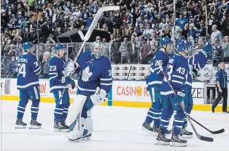  ?? CHRIS YOUNG THE CANADIAN PRESS ?? Toronto goaltender Frederik Andersen, centre, raises his stick to acknowledg­e fans on Saturday.