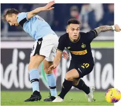  ?? GETTY IMAGES ?? Lautaro Martinez dell’Inter va via a Lucas Leiva quando (presto, purtroppo, fra pochi mesi) non ci sarà più la sua autorevole­zza da investire in gare di questo livello. I giocatori davanti alle sue decisioni limitano le proteste.
Va sfruttato fino alla fine della stagione. Poi, speriamo in qualche miracolo.
VAR: Mazzoleni sv