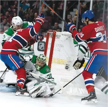  ?? PHOTO PIERRE-PAUL POULIN ?? Fidèle à son habitude, Brendan Gallagher a pris position tout juste devant le gardien Ben Bishop, ce qui lui a permis d’inscrire son septième but de la saison, à la troisième période.