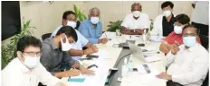  ?? ?? Minister Ma Subramania­n and senior officials attend a meeting convened by Union Health Minister