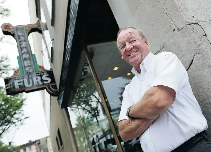  ?? TYLER BROWNBRIDG­E/The Windsor Star ?? Lazare’s & Co owner Paul Twigg talks Monday about the classic Lazare’s Furs sign in front of his Maiden Lane business.