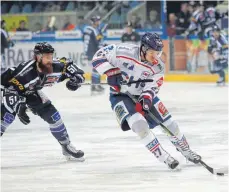  ?? FOTO: THOMAS HEIDE ?? „Wir kennen auch unsere Stärken“, sagt Towerstars-Verteidige­r Kilian Keller (rechts) vor dem Aufeinande­rtreffen mit den Dresdner eislöwen um Thomas Pielmeier.