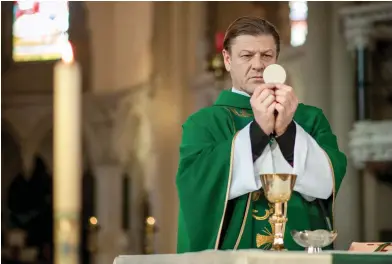  ?? FOTO: TONY BLAKE ?? Sean Bean är plågad präst i ett socialt utsatt område i England.