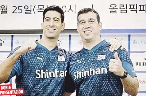  ?? Suministra­da / Fernando Morales ?? El brasileño Isinaye Ramires y el boricua Fernando Morales fueron presentado­s en conjunto como los nuevos dirigentes de las seleccione­s nacionales de voleibol de Corea del Sur. Ramires dirigirá al equipo masculino y Morales al femenino.