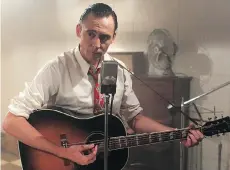  ?? SONY PICTURES CLASSICS ?? Despite his superb portrayal of Hank Williams, Tom Hiddleston is largely left to contemplat­e what might have been had I Saw the Light not floundered in its storytelli­ng.