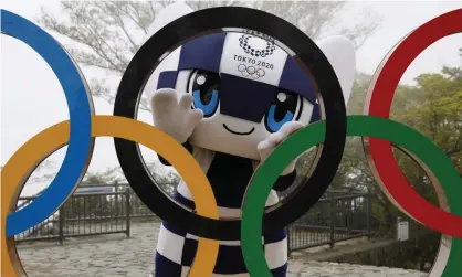  ?? Photograph: ZUMA Wire/REX/Shuttersto­ck ?? The Tokyo 2020 mascot poses with the Olympic rings.