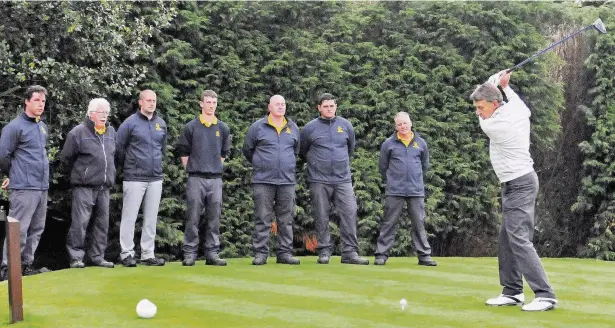  ?? Geoff Garnett ?? ●● Prestbury captain Graham Keys takes the ‘First Drive’ watched by the greens staff