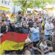  ?? FOTO: LANG ?? Fußballfie­ber hat auch in der Vergangenh­eit auf dem Marktplatz geherrscht.