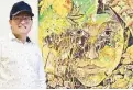  ??  ?? Pierre Patricio, who currently represents the Philippine­s in the United Buddy Bears World Tour exhibition in aid of UNICEF, beside his painting “AlamatngSa­mpaguita”