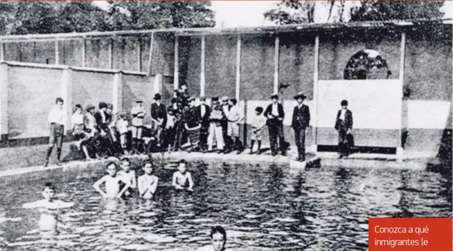  ?? COLECCIÓN DE FOTOGRAFÍA­S DEL ARCHIVO NACIONAL DE COSTA RICA. ?? Niños y familias en los Baños Municipale­s, situados en las inmediacio­nes de la Estación al Atlántico, en los terrenos que hoy ocupa el Hospital Calderón Guardia en barrio Aranjuez, en San José.