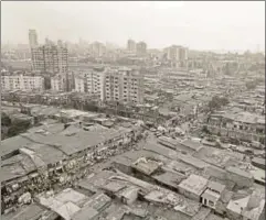  ?? HINDUSTAN TIMES ARCHIVES ?? A view of the Dharavi skyline in Mumbai. Can a formal retail store such as a DMart actually rent a space inside one of the exslums in our metropolis­es?