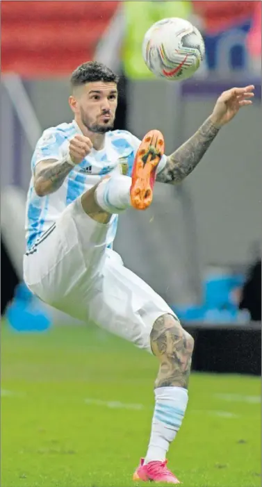  ??  ?? Rodrigo de Paul, con Argentina durante un partido de la Copa América ante Paraguay.