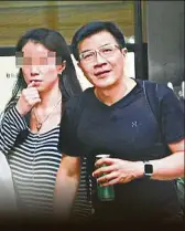  ??  ?? 香港媒體發現，許金山今年展開一段新­戀情，女友小他約20歲，兩人出雙入對，不時拍拖逛街買東西，還十指緊扣。（互聯網照片）