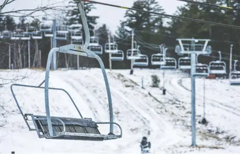  ?? ASHLEY FRASER / POSTMEDIA NEWS ?? Mount Pakenham in the Ottawa area is among the Ontario ski hills shut down by the provincewi­de COVID-19 lockdown.