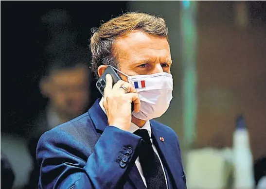  ?? AP ?? TELÉFONO “PINCHADO”.
El presidente de Francia, Emmanuel Macron, figura en la lista de supuestos espiados. Ordenó una investigac­ión para saber de qué se trata el tema.