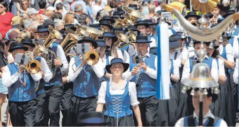  ?? ARCHIVFOTO­S: NICOLE FRICK ?? Der historisch­e Umzug der Heimattage wird auch beim Stadtjubil­äum im Jahr 2026 nicht fehlen.