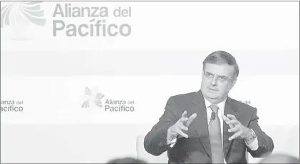  ??  ?? Marcelo Ebrard, titular de la Secretaría de Relaciones Exteriores, durante su participac­ión en el encuentro, que se lleva a cabo en la ciudad de Lima. Foto Ap