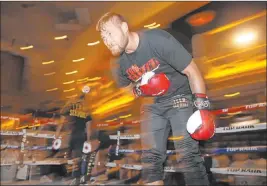  ?? Erik Verduzco Las Vegas Review-journal @Erik_verduzco ?? Tom Schwarz, shown during at open workout Tuesday at the MGM Grand, is a plus 1,200 underdog at the Westgate to defeat Tyson Fury, the lineal heavyweigh­t champion, on Saturday. Both fighters are undefeated.