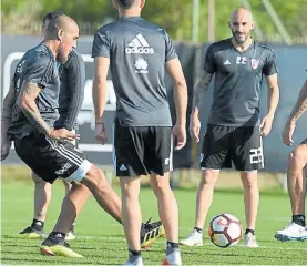  ?? FOTO RIVER ?? Tarjeta. Una amarilla dejará a Maidana y Pinola sin revancha.