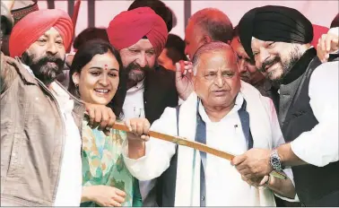  ??  ?? Mulayam Singh Yadav with his daughter-in-law Aparna Yadav at one SP rally in Lucknow Wednesday; in another, Aparna with Dimple Yadav.