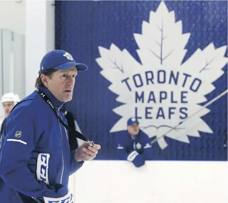  ?? JACK BOLAND ?? Toronto Maple Leafs coach Mike Babcock is being criticized in some quarters for his personnel decisions, particular­ly as it pertains to an underachie­ving Tomas Plekanec still in the lineup, heading into Game 2 of their playoff series against the Boston...