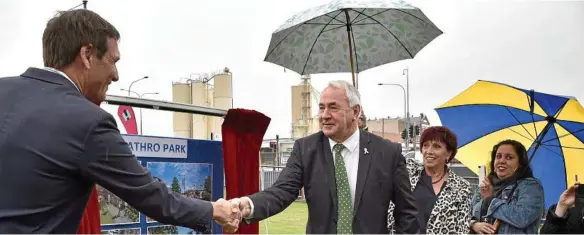  ?? PHOTO: BEV LACEY ?? GOOD MOVE: State Developmen­t Minister Dr Anthony Lynham (left) congratula­tes Toowoomba Regional Council Mayor Paul Antonio at the Cathro Park opening.