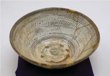  ??  ?? 1 Kintsugi yöntemi ile onarılmış çay kasesi, 16. yüzyıl (Ethnologis­ches Museum Berlin).
2-4 Fotoğrafla­r: Sibel Acar.