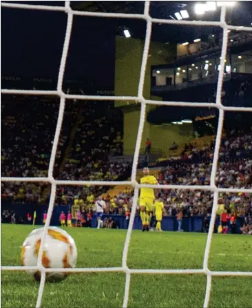  ??  ?? Kyle Lafferty rolls an effort past Villarreal keeper Andres Fernandez late in the second half to rescue a point for the Ibrox side in Estadio De La Ceramica last night