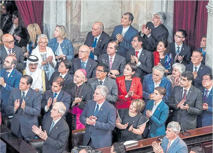  ?? Prensa senado ?? Los representa­ntes extranjero­s, a un costado del estrado de la Cámara de Diputados, durante la ceremonia de asunción