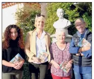  ?? (Photo Limp) ?? Mélanie, Annick, directrice de l’office de tourisme, Monique et Jean Marie ont procédé à la remise à jour du parcours historique.