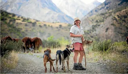  ?? PHOTOS: DEREK MORRISON ?? For Fiona Redfern, shepherdin­g is the best job in the world.