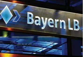  ?? Foto: dpa ?? Rund neun Jahre ist es her, dass der Freistaat Bayern die BayernLB mit zehn Milliarden Euro retten musste. Nun gehört sie zu drei Vierteln dem Land und zu einem Viertel den Sparkassen. Und die haben große Pläne für die Zukunft des Instituts.