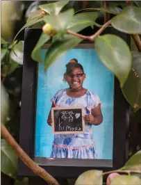  ?? Photo for The Washington Post by Nydia Blas ?? Kimora “Kimmie” Lynum’s most recent school picture sits in a tree outside her home in Hawthorne, Florida.