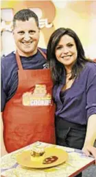  ??  ?? Scott Worontzoff of Manhattan Engine 58 with Rachael Ray