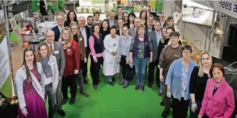  ?? RP-FOTOS (2): MARKUS VAN OFFERN ?? Das Tourismus-Team aus dem Kreis Kleve am Stand der Wirtschaft­sförderung Kreis Kleve im Wunderland.