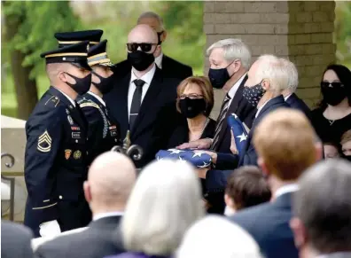  ?? STAFF PHOTO BY MATT HAMILTON ?? Members of the Tennessee National Guard Honor Guard present the folded flag to members of the Coolidge family at the Chattanoog­a National Cemetery on Friday.