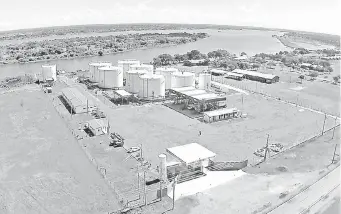  ??  ?? La Municipali­dad de Concepción vendió el puerto de la ciudad a la empresa TLP SA, dedicada a la comerciali­zación de combustibl­es. Senadores expresaron preocupaci­ón por el negociado.