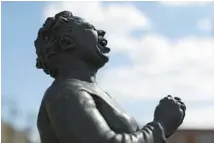  ?? JOHN J. KIM/CHICAGO TRIBUNE ?? A statue of gospel singer Mahalia Jackson is illuminate­d by sunlight at the opening ceremony of Mahalia Jackson Court in September.