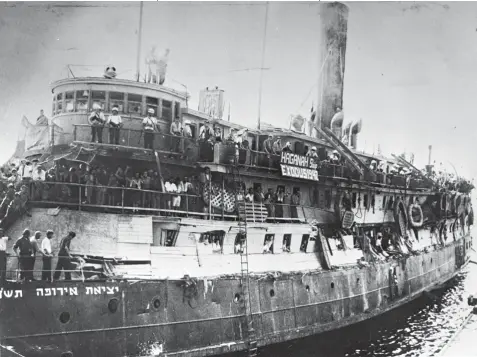  ?? ?? A conhecida epopeia do navio “Exodus 1947” simboliza a migração clandestin­a de judeus após a guerra