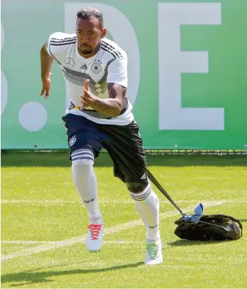  ?? Foto: Hassenstei­n, Getty ?? „Er ist zu hundert Prozent einsatzfäh­ig“, sagt Team Manager Oliver Bierhoff über den zuletzt angeschlag­enen Bayern Verteidige­r Jerome Boateng.