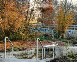  ?? Fotos: Andreas Claus ?? Die Seniorenwo­hnanlage ist idyllisch an der Singold gelegen. Zur neuen Kneippanla­ge sind es nur wenige Meter.