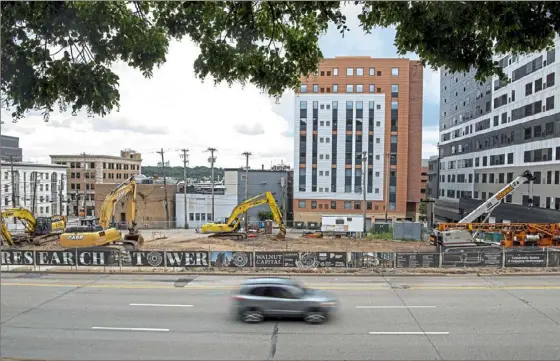  ?? Alexandra Wimley/Post-Gazette ?? The future site of the Innovation Research Tower is seen under constructi­on Sunday on Fifth Avenue in Oakland.