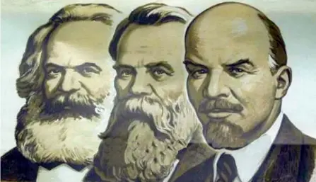  ??  ?? Fondatori Da sinistra: Karl Marx (1818-1883), Friedrich Engels (18201895), Vladimir Lenin (18701924) in un manifesto sovietico. Nel suo discorso tenuto a Milano il 5 febbraio 1956, riproposto nel volume edito da Sellerio e curato da Canfora, Concetto Marchesi richiamava il Manifesto del partito comunista pubblicato nel 1848 da Marx ed Engels