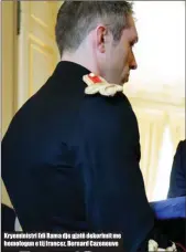 ??  ?? Kryeminist­ri Edi Rama dje gjatë dekorimit me homologun e tij francez, Bernard Cazeneuve