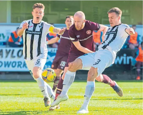  ??  ?? NO WAY THROUGH: Pars pair Euan Murray, left, and Vytas Gaspuitis combine to keep out Hearts striker Liam Boyce.