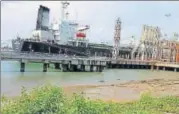  ?? TWITTER ?? MT New Prosperity, a US crude oil carrier, arrives at Paradip port in Odisha on Monday.