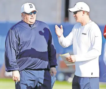  ?? JAMES D. SMITH ?? Mike McCarthy, talking with quarterbac­ks coach Doug Nussmeier, right, last week in Frisco, Texas, went 125-77-2 as head coach of the Packers.