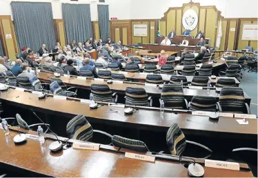  ?? Picture: FREDLIN ADRIAAN ?? DEMOCRACY AT WORK: Empty chairs after the council walkout on August 16